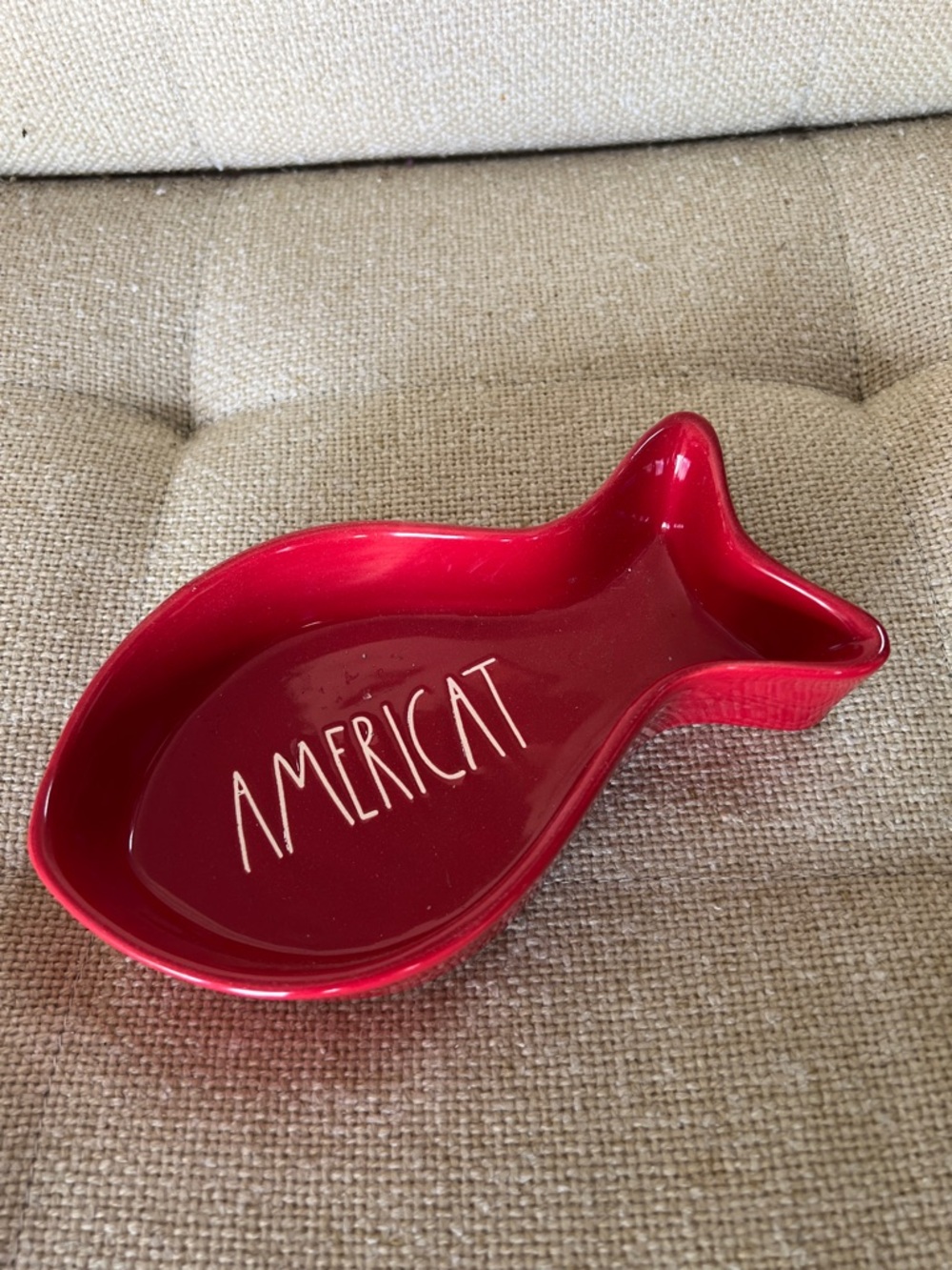 AmeriCat Red Fish Dish